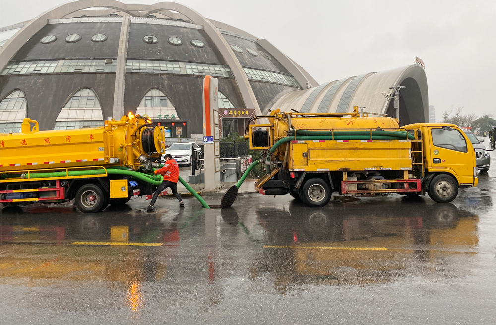 271钱塘商场管道清淤